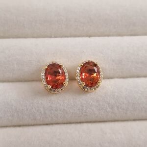 Rubis diamond cut oval shape stud earrings